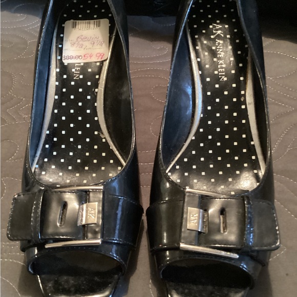 Anne Klein ladies Bevin black patent leather with wedge heels, size 8.5 - Picture 1 of 7